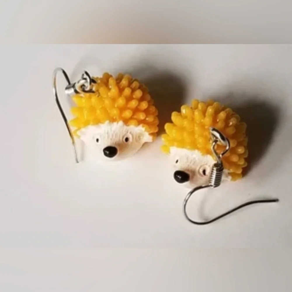 NWT - Adorable Baby Hedgehog Acrylic 3D Earrings Set yellow @ white